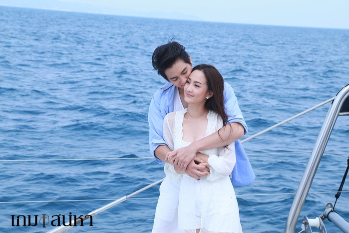 Fan thích thú xem nữ chính Trò chơi tình ái ghen chồng lồng lộn
