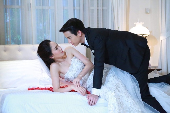 Cảnh đám cưới đẹp như mộng cực lãng mạn của cặp đôi Trò chơi tình ái