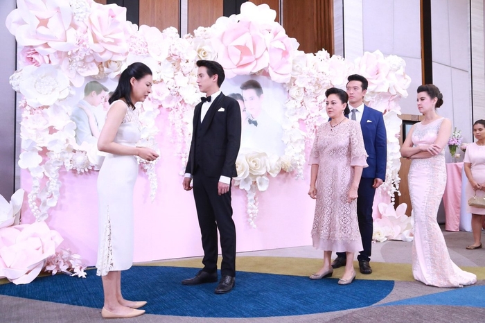Cảnh đám cưới đẹp như mộng cực lãng mạn của cặp đôi Trò chơi tình ái