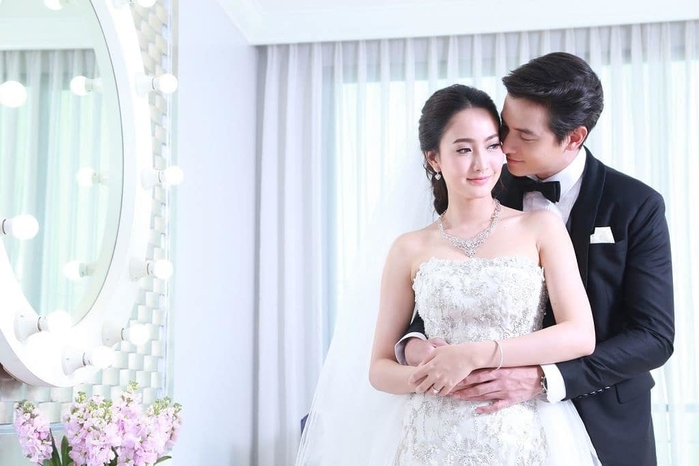 Trò chơi tình ái lại khuấy đảo mạng xã hội với hai nụ hôn nóng bỏng