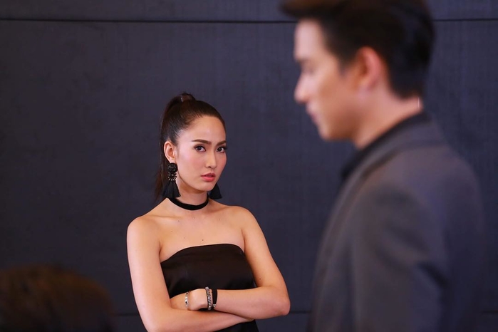 Trò chơi tình ái lại khuấy đảo mạng xã hội với hai nụ hôn nóng bỏng