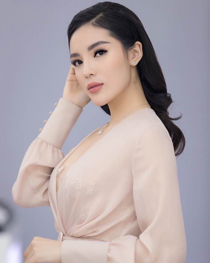 Phát ngôn tự tin quá đáng vào nhan sắc của sao Việt gây sốc