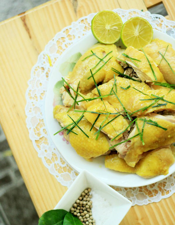 Tuyệt chiêu luộc gà ngon mà đẹp mắt chỉ với vài bước đơn giản