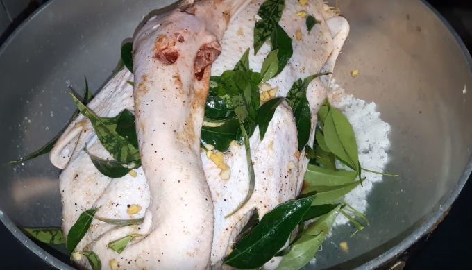 Tuyệt chiêu luộc vịt không cần nước vẫn thơm ngon