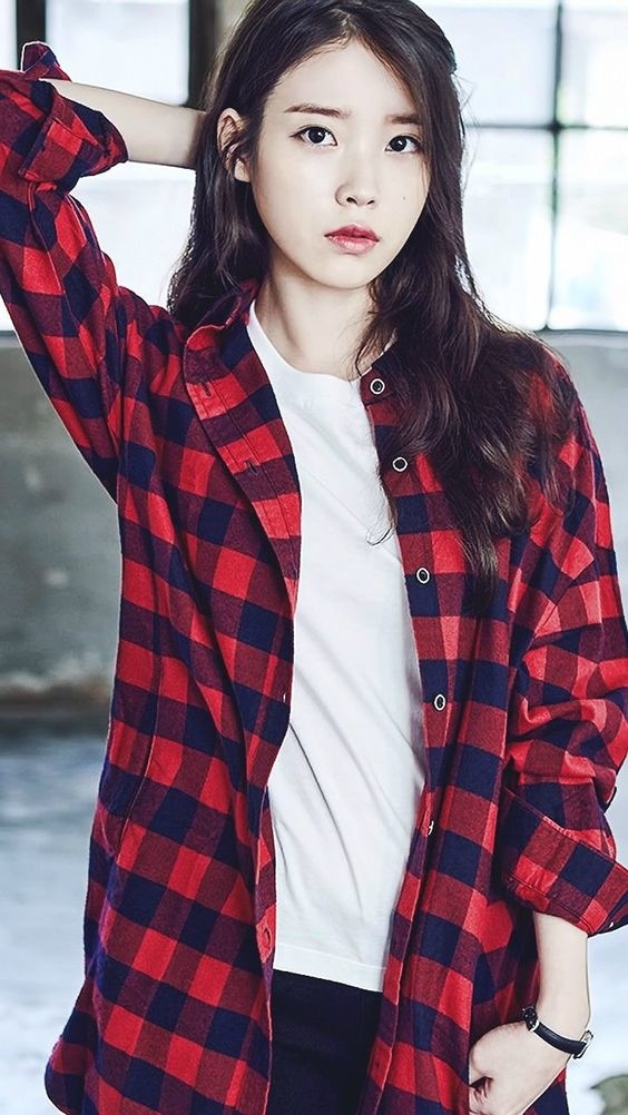 Với các idol không cần nhuộm màu quá cầu kỳ, chỉ cần màu đen đã quá đủ