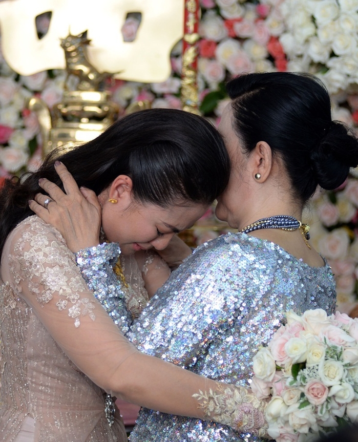 Xúc động lời dặn dò của đấng sinh thành khi sao Việt đi lấy chồng