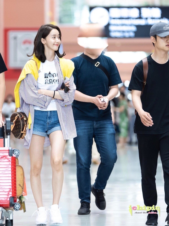 Yoona diện nguyên cây đồ hiệu ra sân bay
