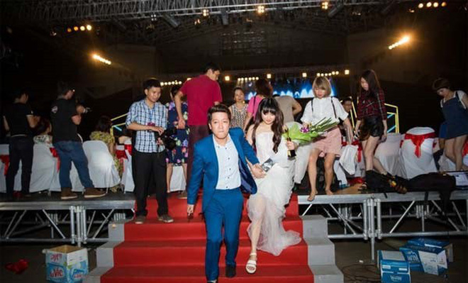 Dù đẹp đôi nhưng các cặp sao này vẫn khiến fan thất vọng vì chuyện này