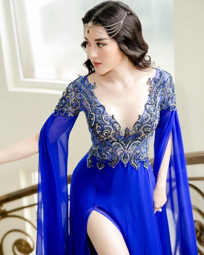 Huyền My- nàng hậu chơi trội với loạt phụ kiện đội đầu sến sẩm