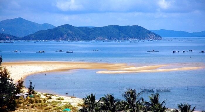5 bãi biển miền Bắc đẹp như thiên đường, không đi phí cả thanh xuân