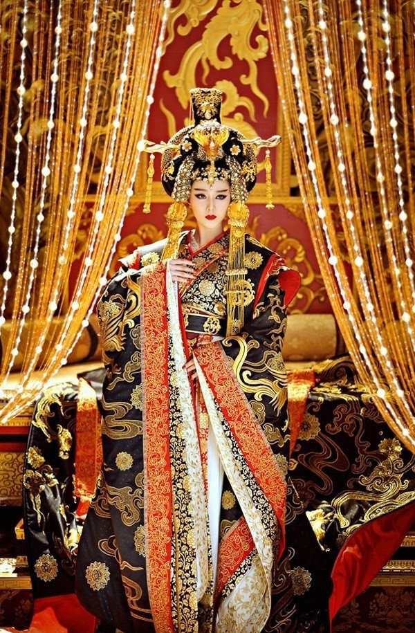 5 siêu phẩm này cũng có trang phục diễm lệ trong từng thước phim