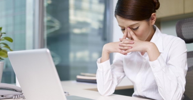 8 kẻ thù kề bên khiến da xấu và dễ nổi mụn mà chúng ta thường lơ là