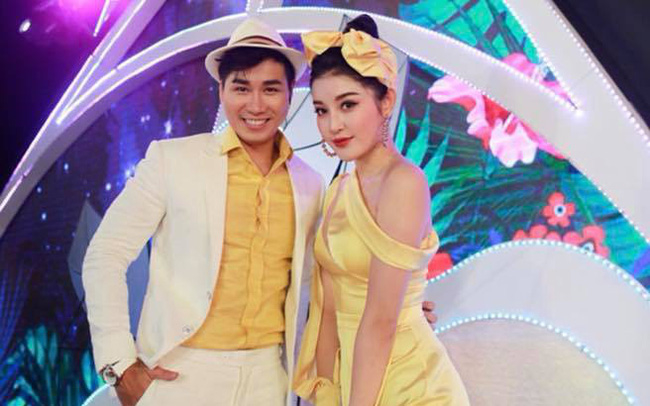 Huyền My- nàng hậu chơi trội với loạt phụ kiện đội đầu sến sẩm