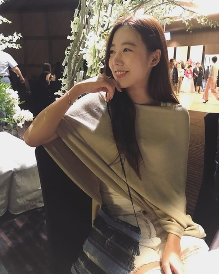 Ảnh hot sao Hàn tuần qua: Na Eun khoe vẻ đẹp trong veo