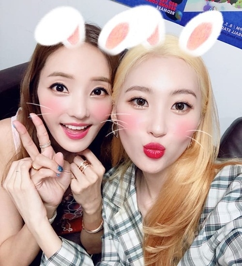 Ảnh hot sao Hàn tuần qua: Na Eun khoe vẻ đẹp trong veo