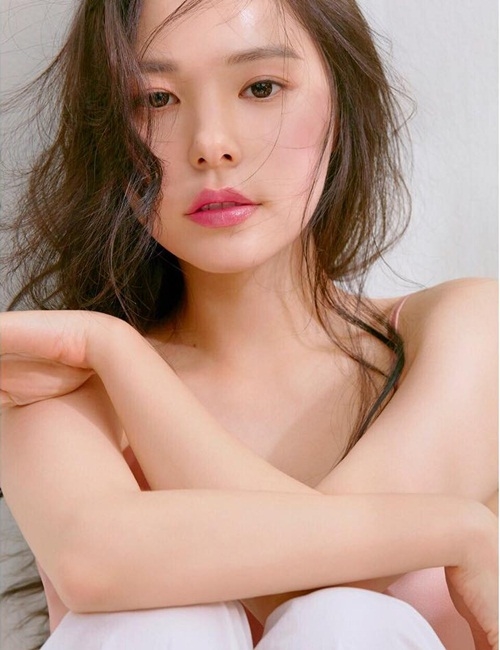Ảnh hot sao Hàn tuần qua: Na Eun khoe vẻ đẹp trong veo