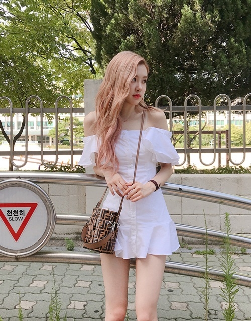 Ảnh hot sao Hàn tuần qua: Na Eun khoe vẻ đẹp trong veo