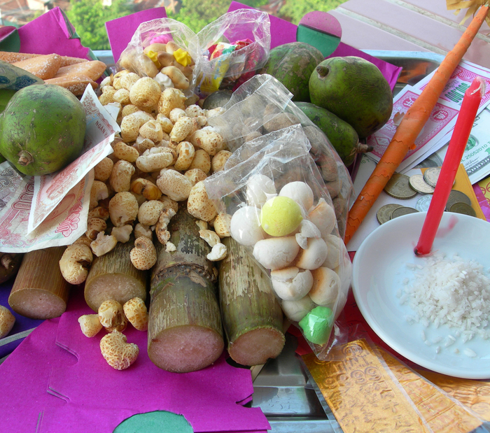 Bài văn khấn cúng cô hồn đúng chuẩn cổ truyền Việt Nam