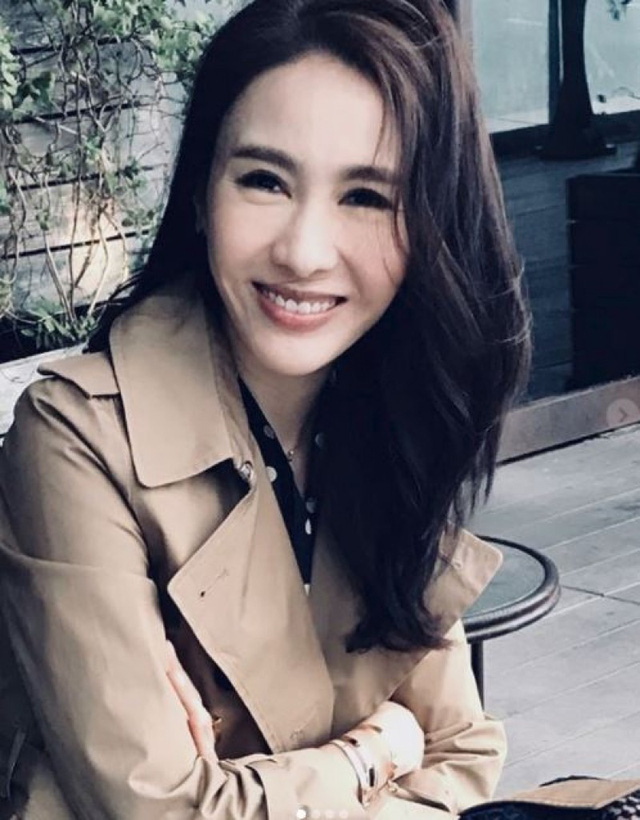 Bị chê già ở tuổi U50, những người cùng tuổi với Châu Tấn ra sao?