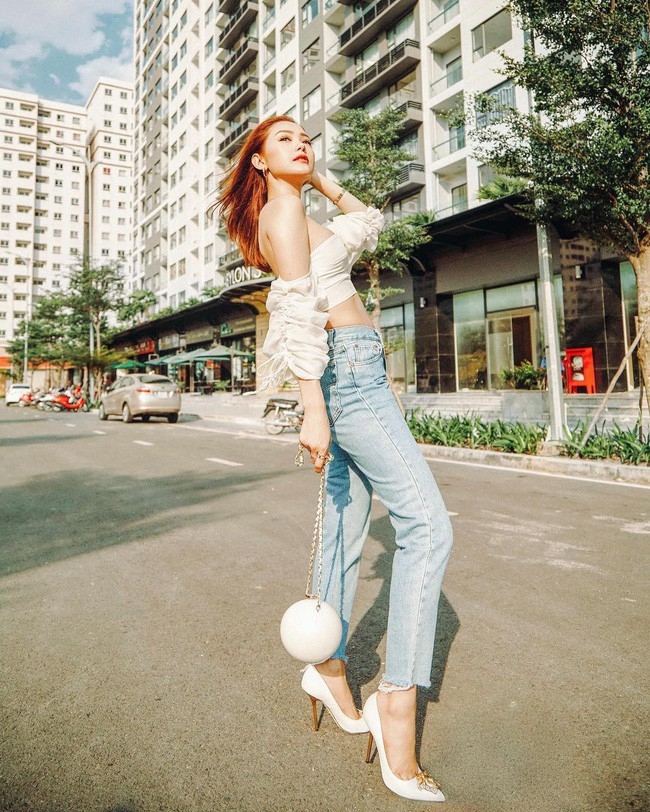 Các sao nữ Vbiz mặc khó hiểu khi đi thảm đỏ