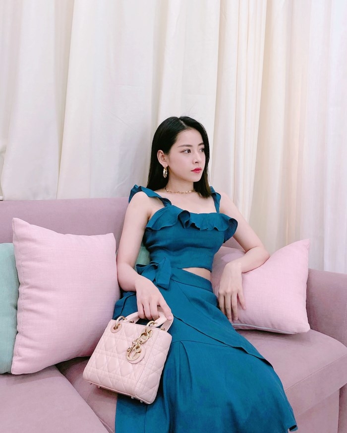 Các sao nữ Vbiz mặc khó hiểu khi đi thảm đỏ