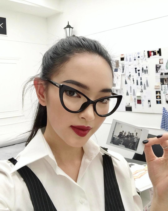 Chọn kính cận không bị ngố tàu nếu nắm vững bí quyết này