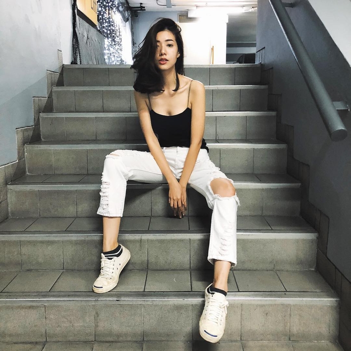 Không chỉ có style hầm hố, giày sneakers vẫn có thể mix&match đa dạng