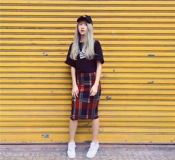 Không chỉ có style hầm hố, giày sneakers vẫn có thể mix&match đa dạng