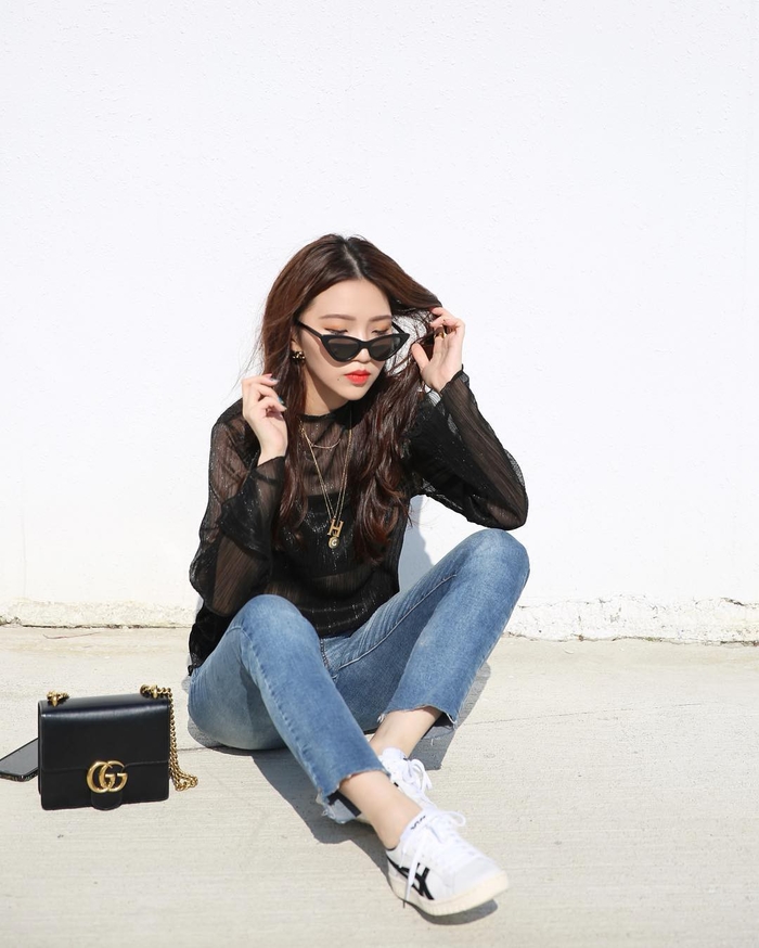 Không chỉ có style hầm hố, giày sneakers vẫn có thể mix&match đa dạng