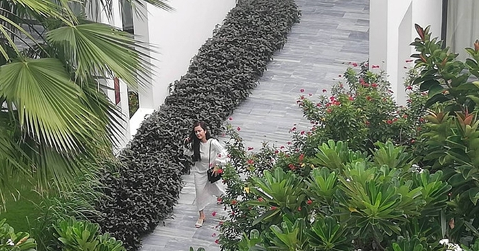 Cận cảnh váy cưới xa hoa Nhã Phương mặc trong lễ đính hôn