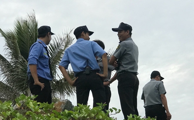 Cận cảnh váy cưới xa hoa Nhã Phương mặc trong lễ đính hôn