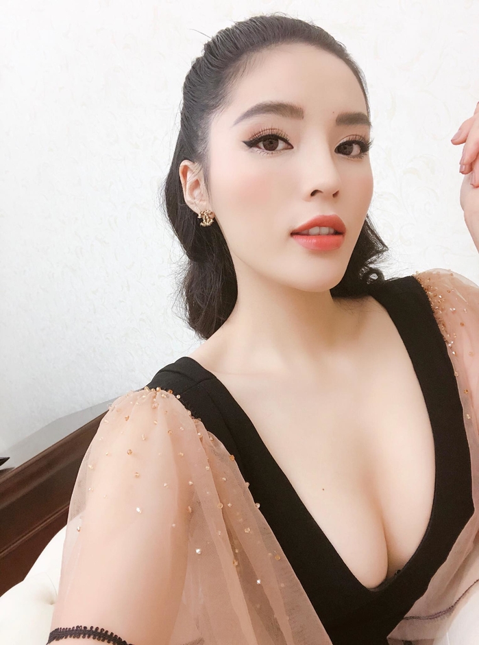 Cặp đôi Thành – Diễm khoe quý tử bụ bẫm, Jun Vũ lại khoe body bốc lửa