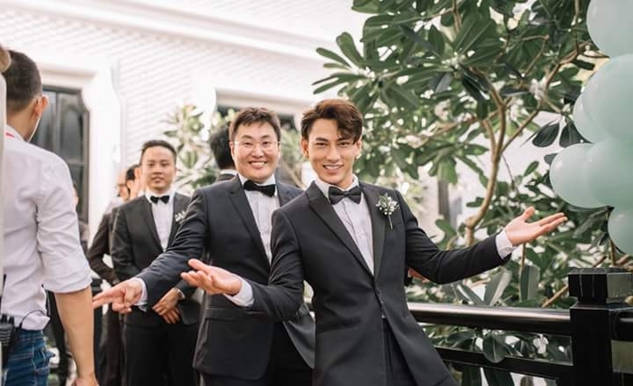 Chỉ là khách dự đám cưới, Isaac bị fan “càm ràm” vì lý do không đỡ nổi