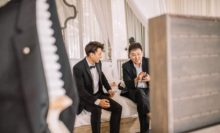 Chỉ là khách dự đám cưới, Isaac bị fan “càm ràm” vì lý do không đỡ nổi