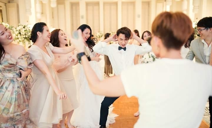 Chỉ là khách dự đám cưới, Isaac bị fan “càm ràm” vì lý do không đỡ nổi