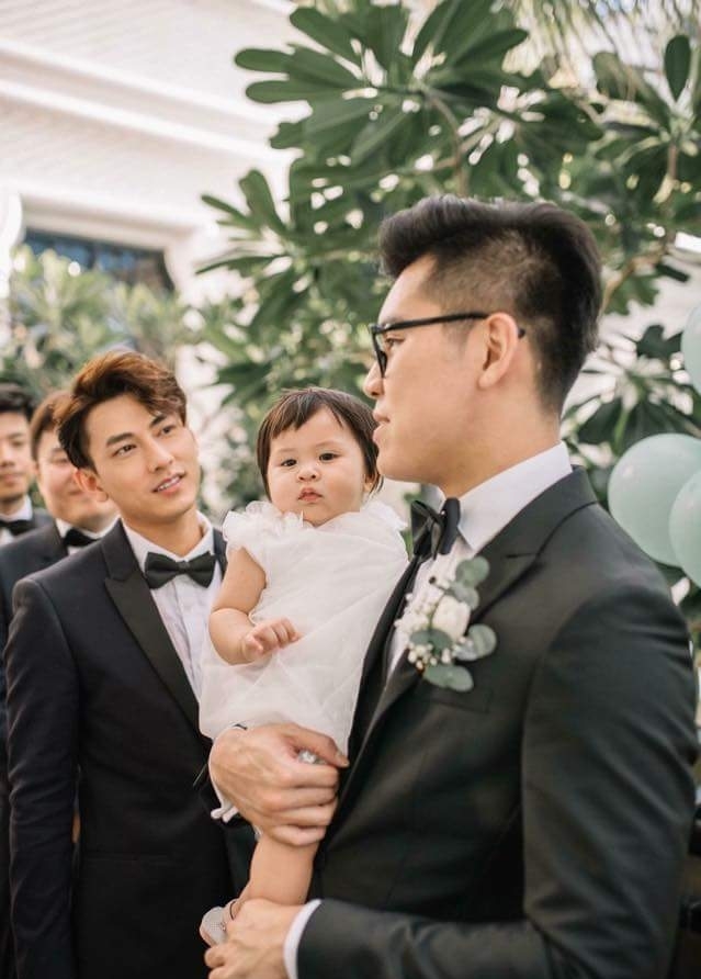 Chỉ là khách dự đám cưới, Isaac bị fan “càm ràm” vì lý do không đỡ nổi