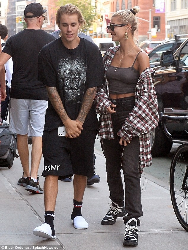 Cuối cùng, Justin Bieber cũng chịu tân trang nhan sắc vì vị hôn thê