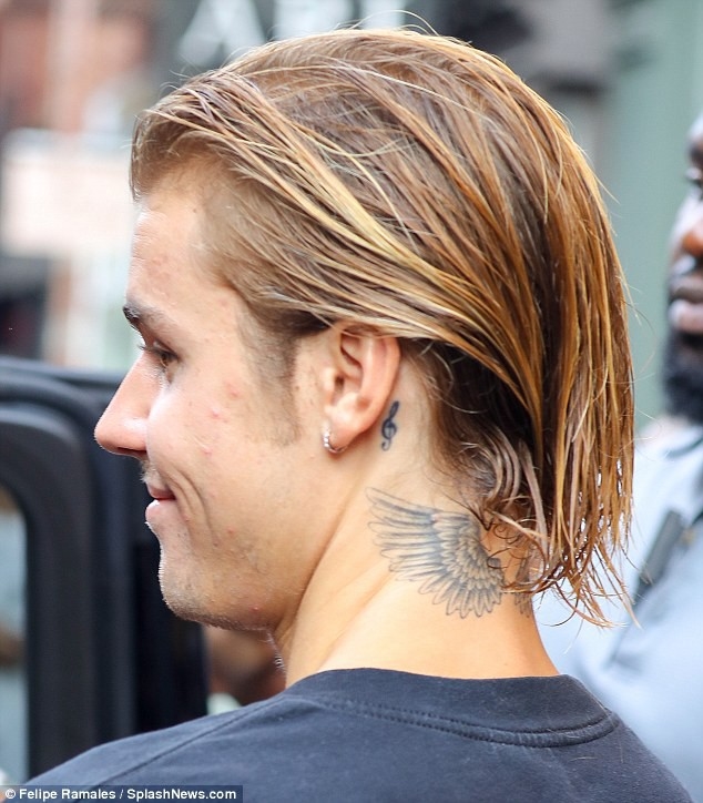 Cuối cùng, Justin Bieber cũng chịu tân trang nhan sắc vì vị hôn thê