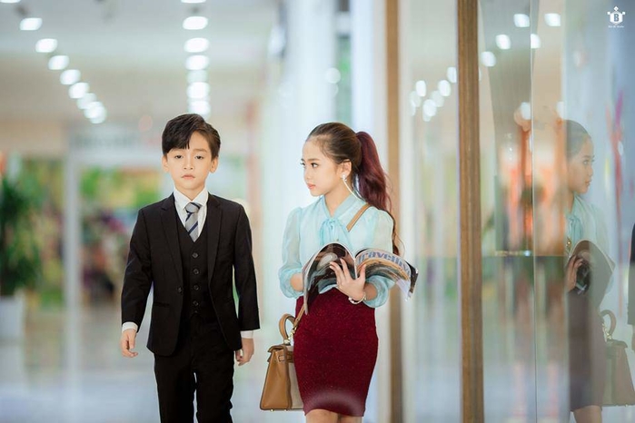Dân mạng “phát sốt” vì cặp đôi Thư ký Kim phiên bản nhí cực đáng yêu
