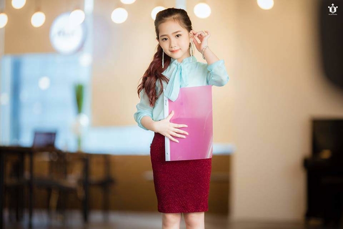 Dân mạng “phát sốt” vì cặp đôi Thư ký Kim phiên bản nhí cực đáng yêu