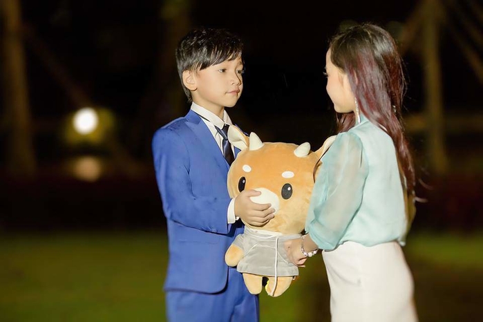 Dân mạng “phát sốt” vì cặp đôi Thư ký Kim phiên bản nhí cực đáng yêu