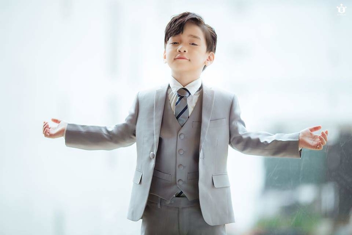 Dân mạng “phát sốt” vì cặp đôi Thư ký Kim phiên bản nhí cực đáng yêu
