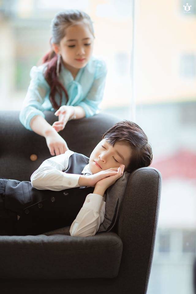 Dân mạng “phát sốt” vì cặp đôi Thư ký Kim phiên bản nhí cực đáng yêu