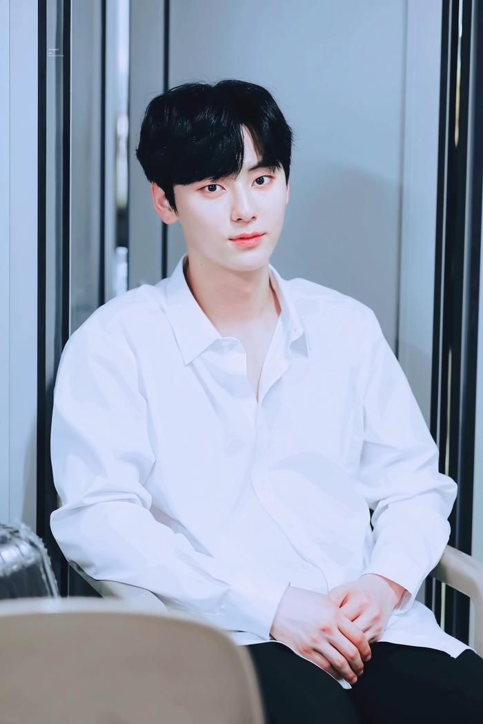 Đây mới là thứ giúp các nam Idol cân được mọi style