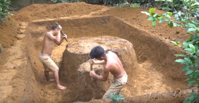 Ngỡ ngàng trước hồ bơi tự chế của hai anh em giữa rừng nhiệt đới