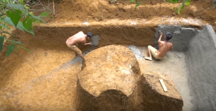 Ngỡ ngàng trước hồ bơi tự chế của hai anh em giữa rừng nhiệt đới