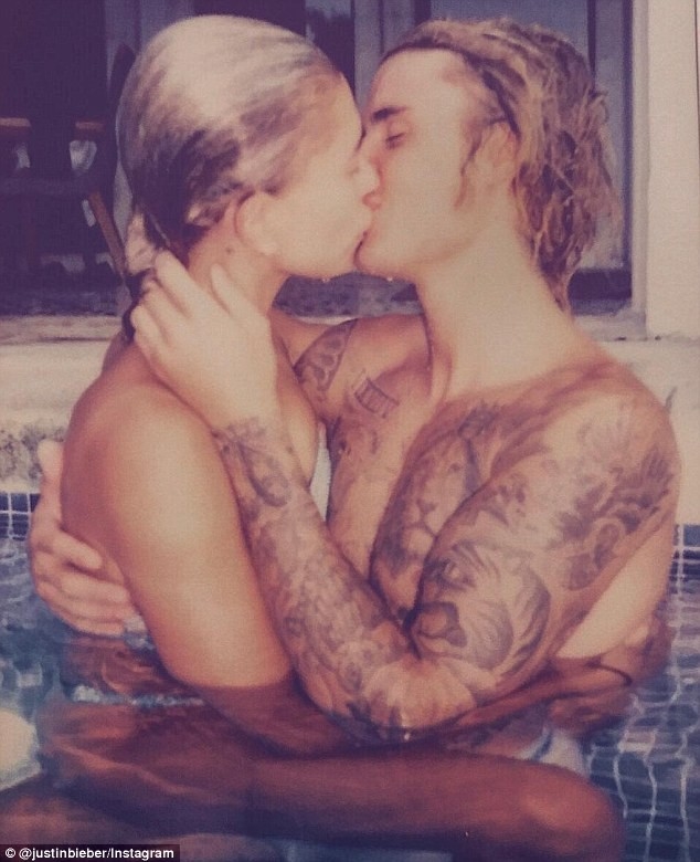 Hailey Baldwin khoe ảnh đeo nhẫn đính hôn 11 tỷ đồng
