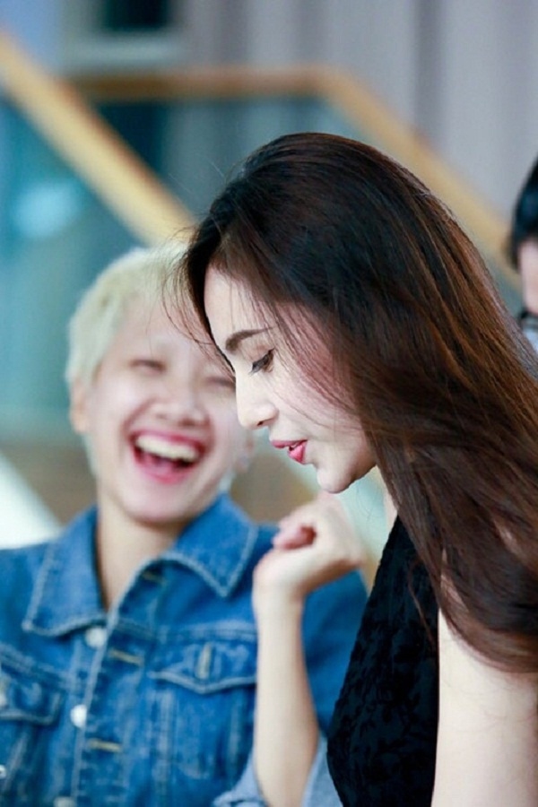 Hinh anh “phan chu” cua kỳ duyen va loat sao Vie khi phu nhan tham my