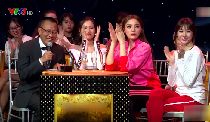 Hinh anh “phan chu” cua kỳ duyen va loat sao Vie khi phu nhan tham my