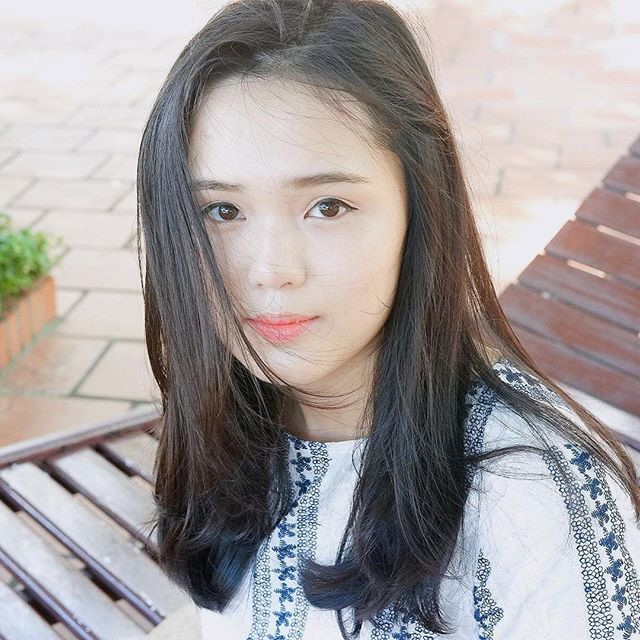 Hoi ban gai cau thu U23: Nguoi xinh nhu hoa hau, ke bi fan xui nen tranh xa